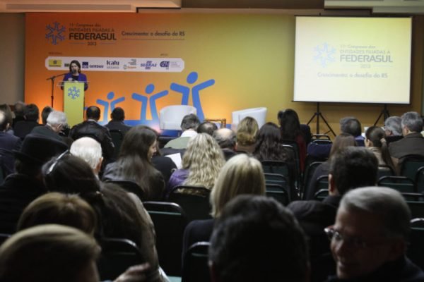 22/06/2013 - Canela RS - FEDERASUL - 11¼ Congresso das ENTIDADES FILIADAS A FEDERASUL. Apresentao dos Cases De Sucesso. Rosane de Oliveira, colunista de Zero Hora, apresentadora da Rdio Gacha e comentarista da TVCOM durante sua apresentao 2014, o ano comeou mais cedo.


FOTO: ITAMAR AGUIAR